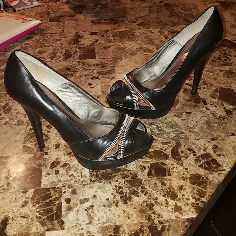 womens high heel shoes- like new